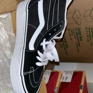 Sk8-hi black and white platform / stackform Vans